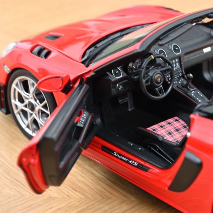 Porsche 718 Spyder RS 2023 Guards Red 1:18 - 88198