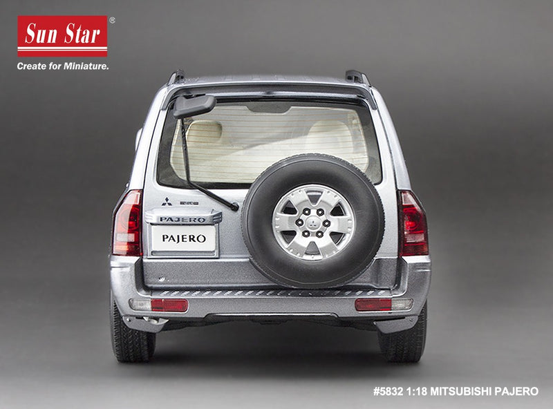 Mitsubishi Pajero 3.5L V6 (V73) 2006 Silver Gray 1:18 - 88255