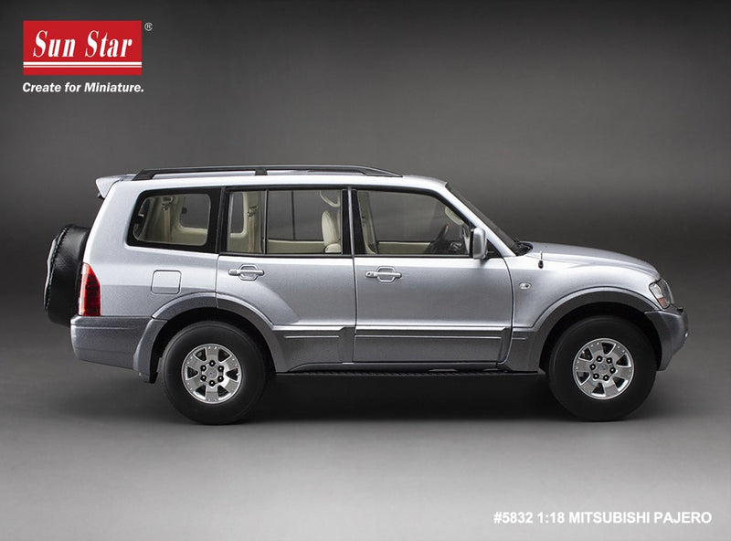 Mitsubishi Pajero 3.5L V6 (V73) 2006 Silver Gray 1:18 - 88256