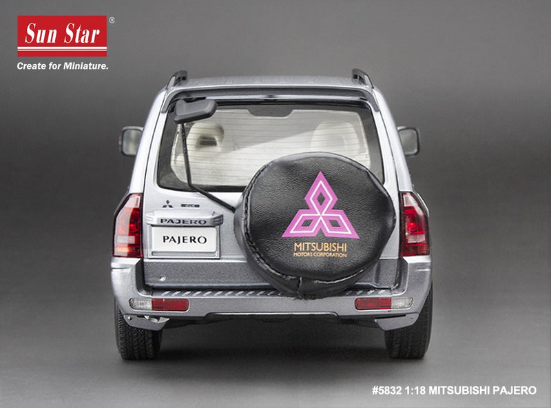 Mitsubishi Pajero 3.5L V6 (V73) 2006 Silver Gray 1:18 - 88258