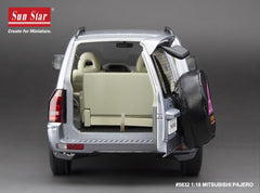 Mitsubishi Pajero 3.5L V6 (V73) 2006 Silver Gray 1:18 - 88264
