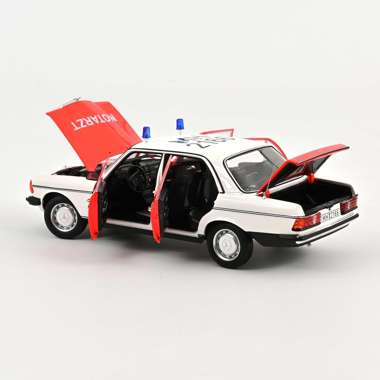 Mercedes-Benz 200 1984 Emergency Ambulance 1:18 - 88792