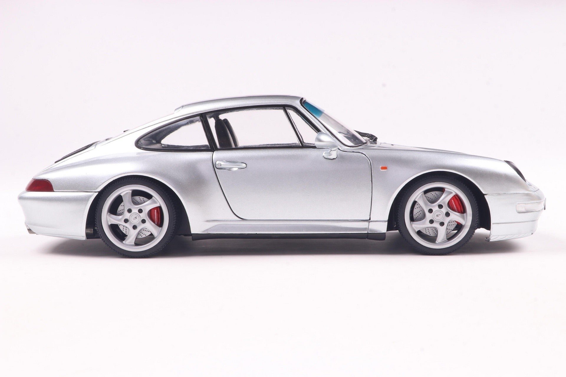 Porsche 911 (993) S 1996 Polar Silver 1:18 - 88822