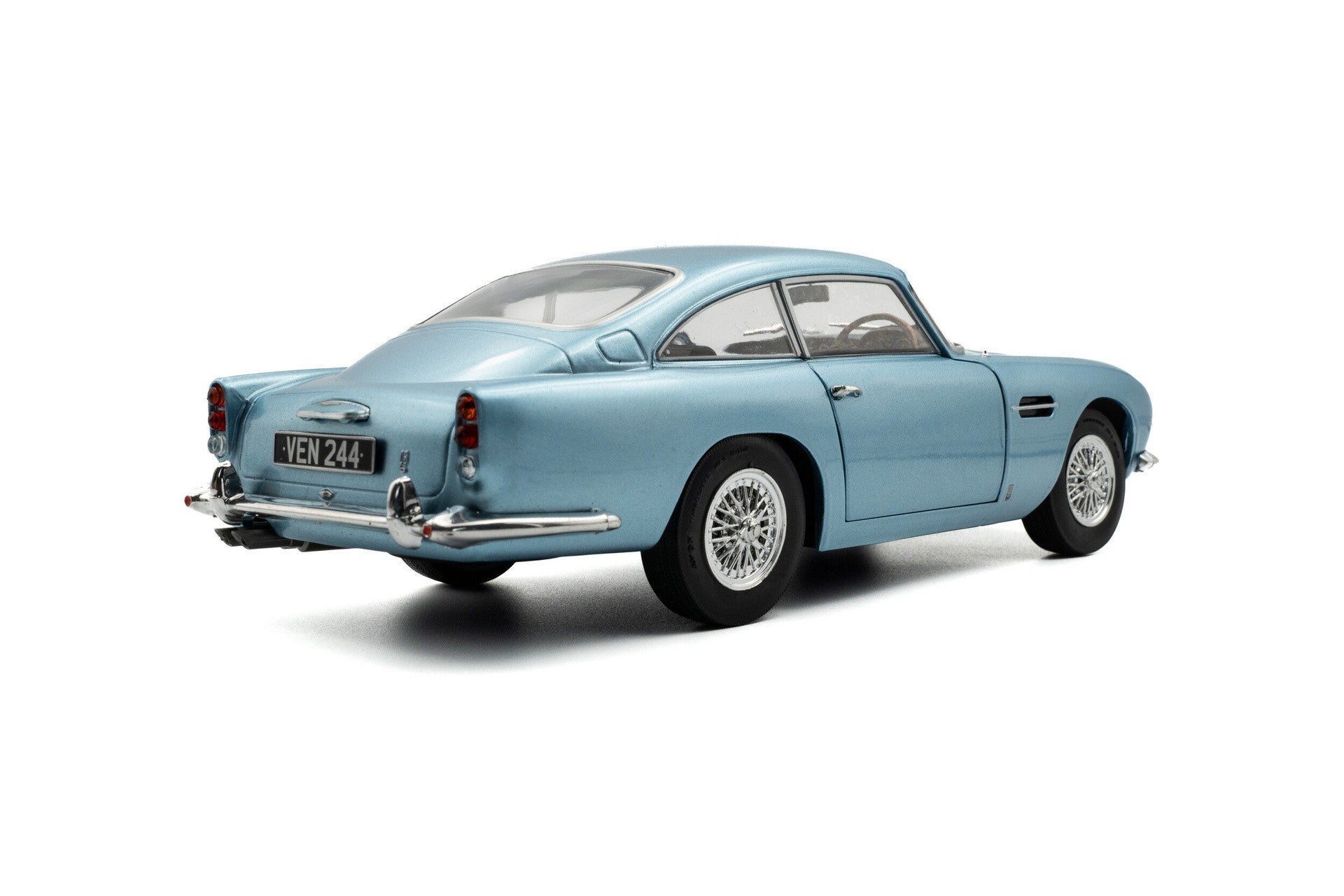Aston Martin DB5 RHD 1964 Light Metallic Blue 1:18 - 88882