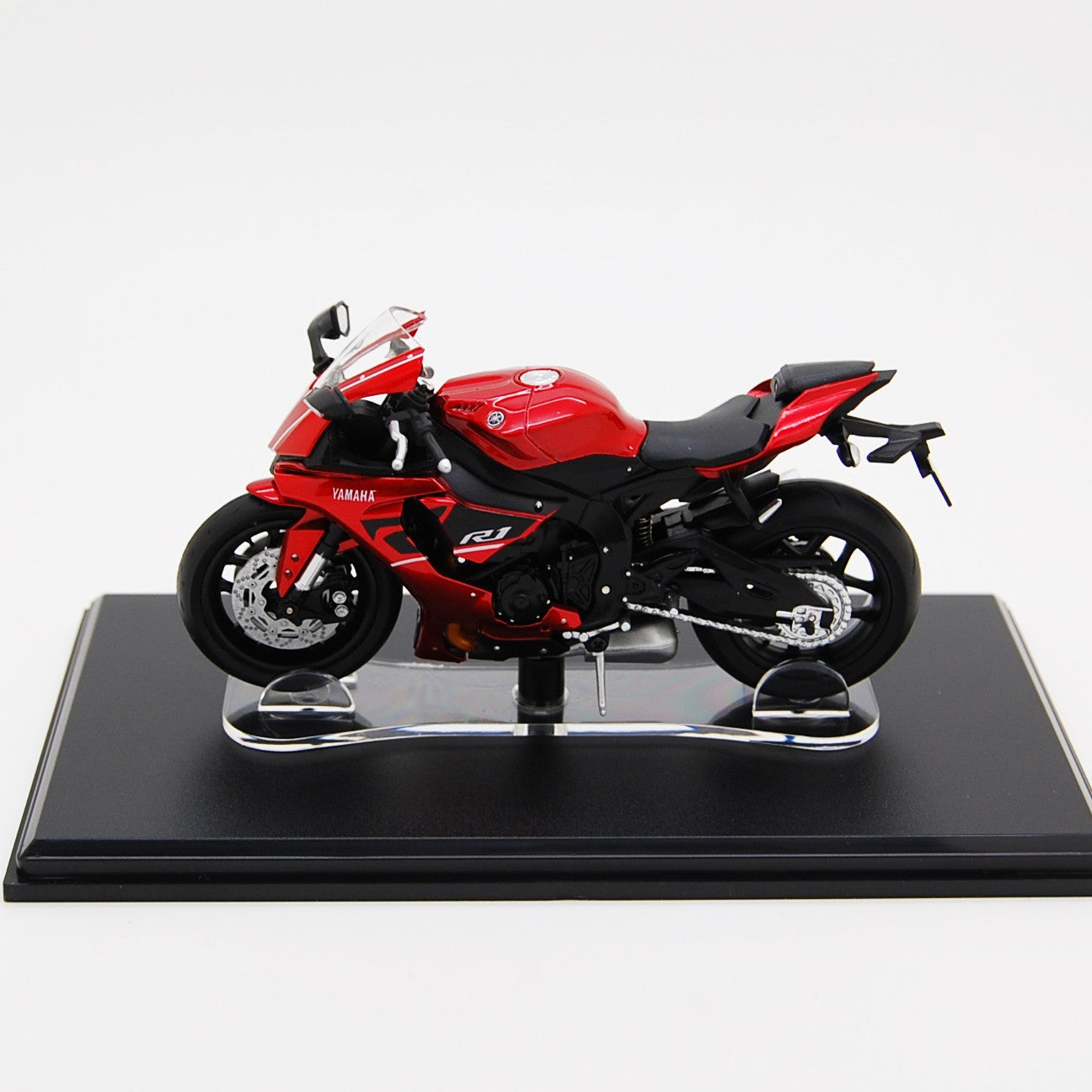 Yamaha YZF-R1 2022 Metallic Red - Black 1:18 - 90215