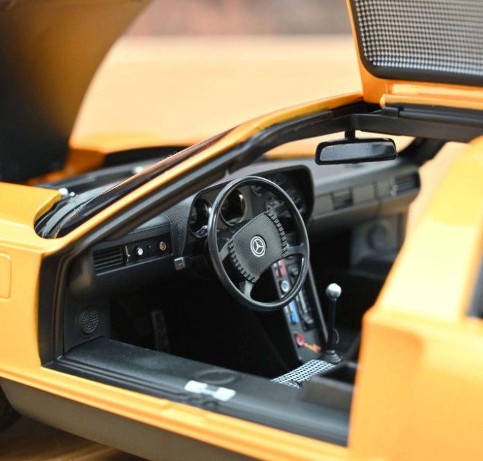 Mercedes-Benz C111 II 1970 Orange 1:18 - 90523