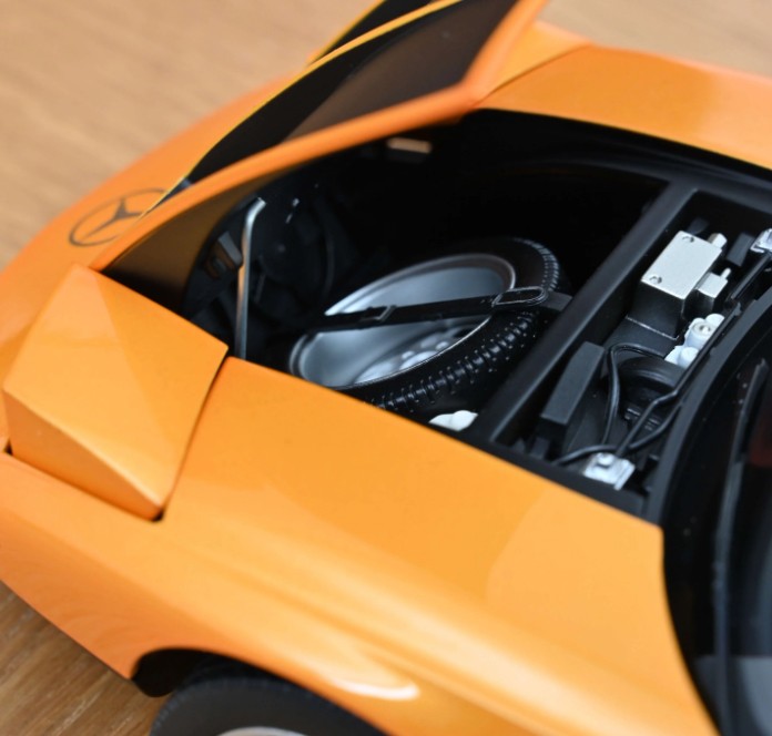 Mercedes-Benz C111 II 1970 Orange 1:18 - 90524