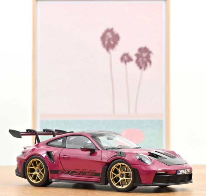 Porsche 911 (992) GT3 RS 2022 Ruby Star 1:18 - 90535