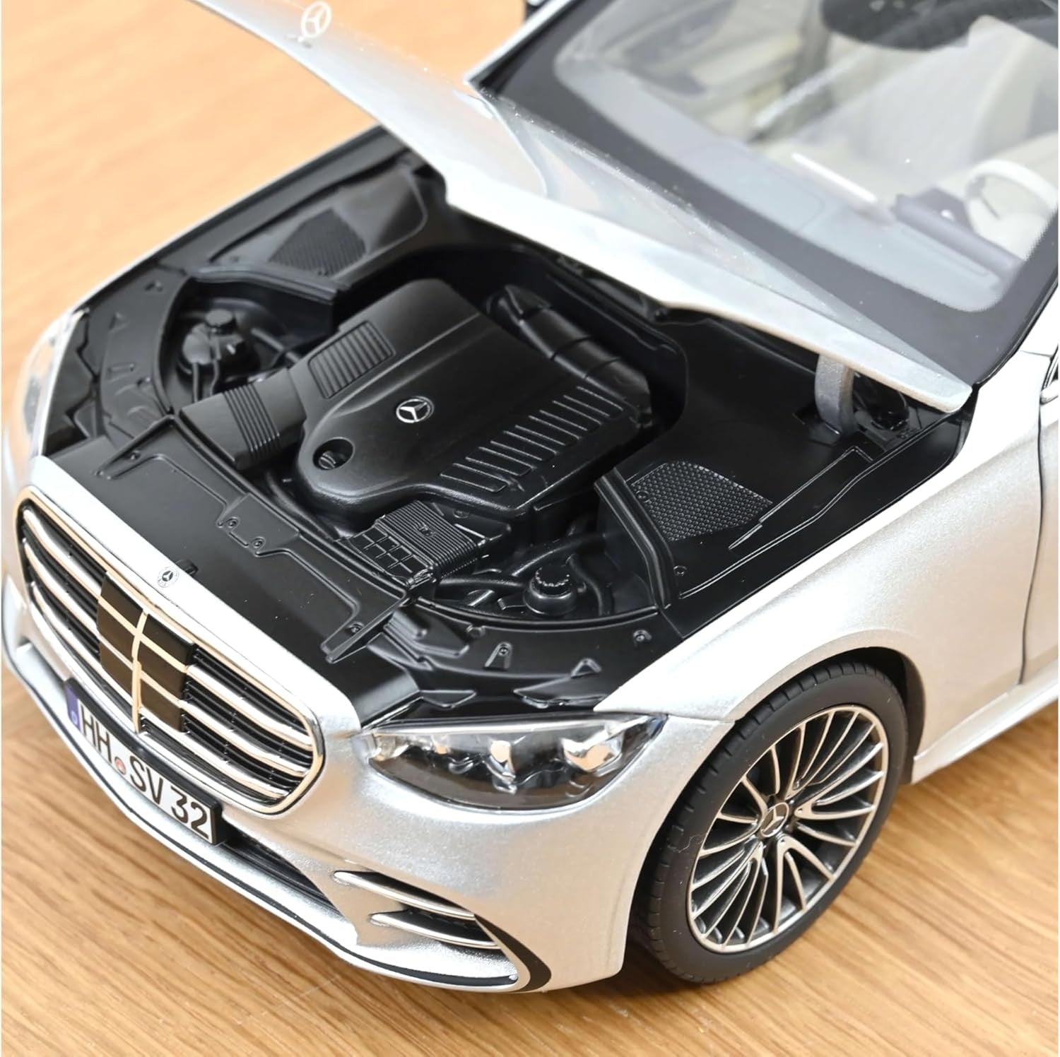 Mercedes-Benz S-Class AMG-Line 2021 Brillant Silver 1:18 - 91093
