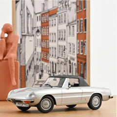 Alfa Romeo 2000 Spider 1973 Silvergrey metallic 1:18 - 92306
