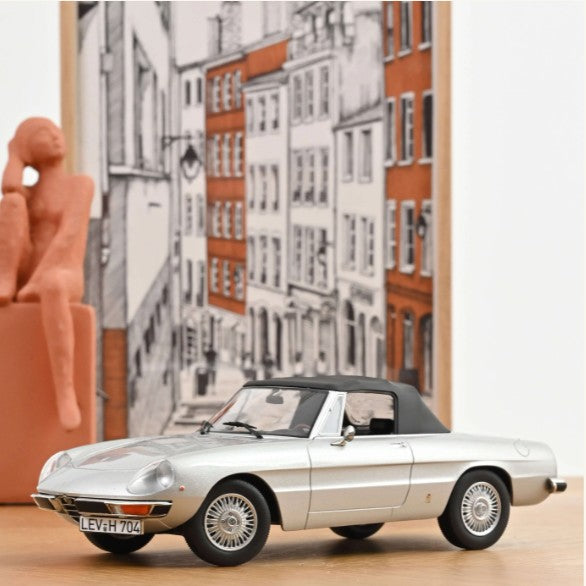 Alfa Romeo 2000 Spider 1973 Silvergrey metallic 1:18 - 92306