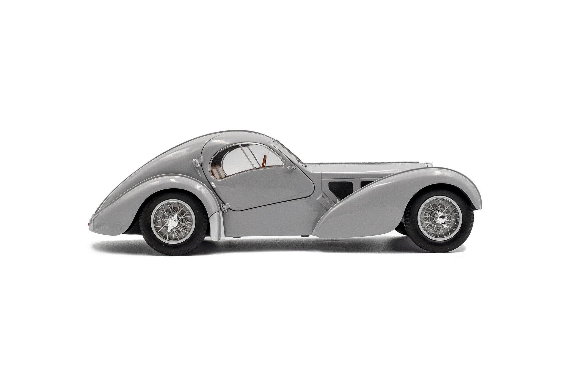 Bugatti Atlantic Type 57 SC 1937 Silver Mat 1:18 - 92409
