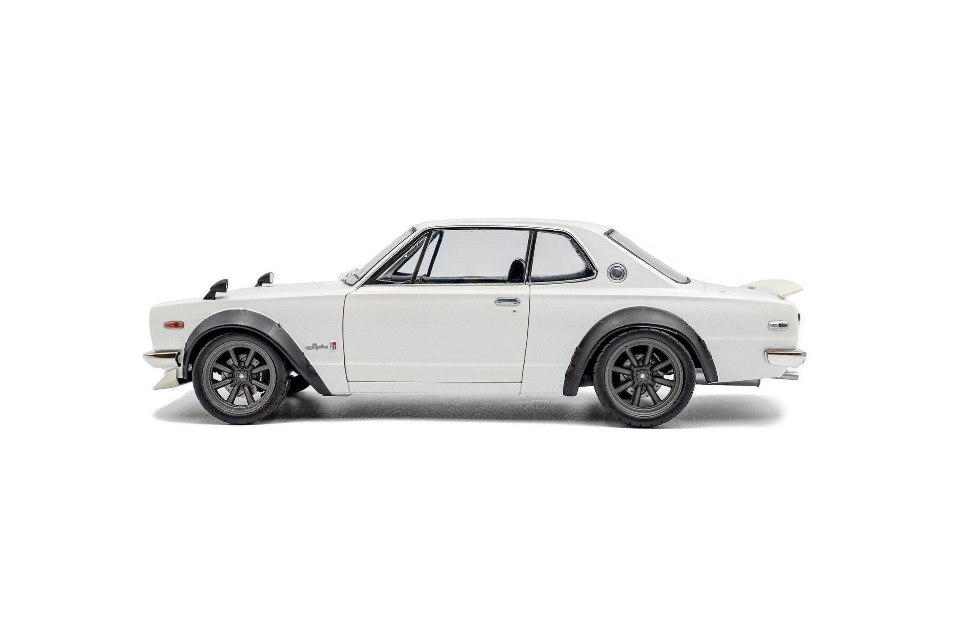 Nissan Skyline (C10) 1970 "Hakosuka" Solido Works White 1:18 - 92517