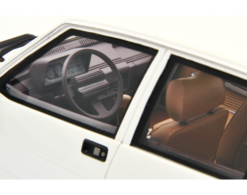 Alfa Romeo Giulietta 1.6 - 1.8 1980 Bianco Capodimonte 1:18 - 92729