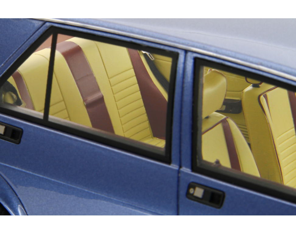 Alfa Romeo Giulietta 1.6 - 1.8 1980 Blu Pervinca 1:18 - 92741