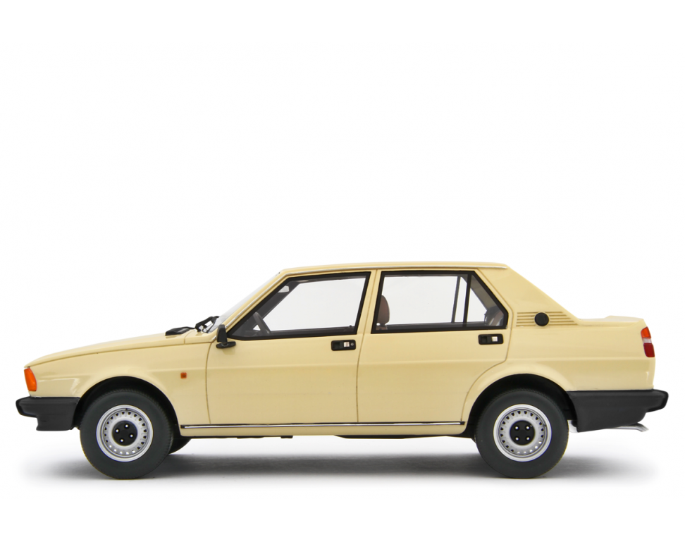 Alfa Romeo Giulietta 1.6 - 1.8 1980 Avorio 1:18 - 92747