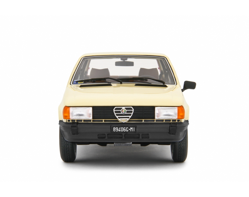 Alfa Romeo Giulietta 1.6 - 1.8 1980 Avorio 1:18 - 92749