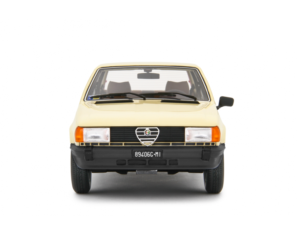 Alfa Romeo Giulietta 1.6 - 1.8 1980 Avorio 1:18 - 92751