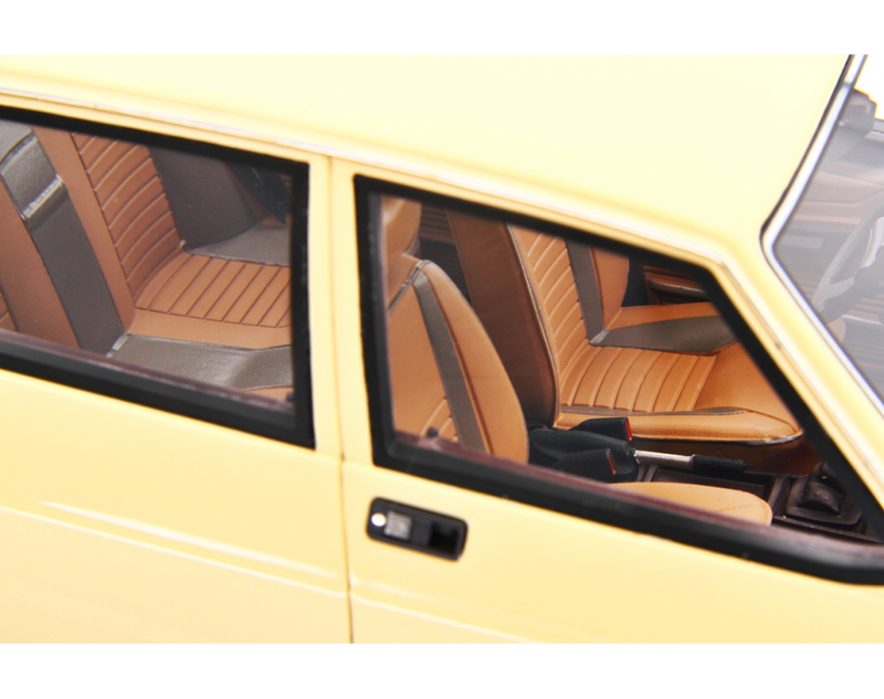 Alfa Romeo Giulietta 1.6 - 1.8 1980 Avorio 1:18 - 92754