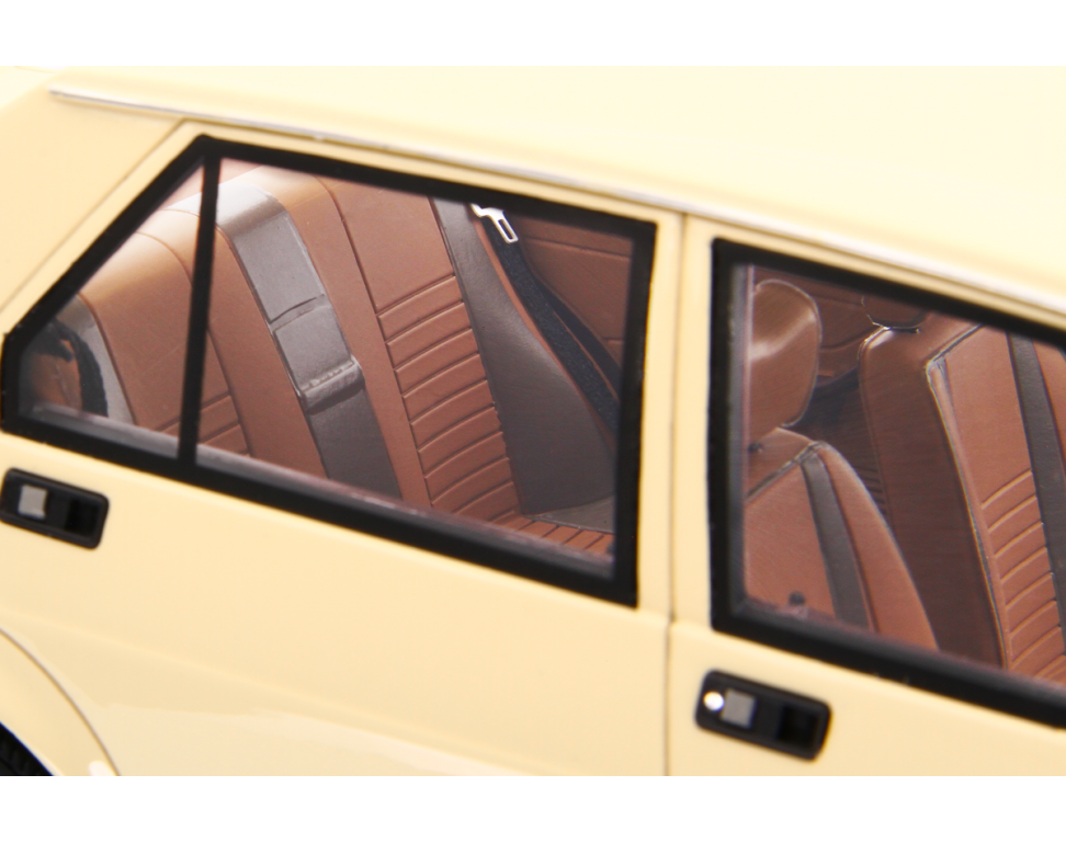 Alfa Romeo Giulietta 1.6 - 1.8 1980 Avorio 1:18 - 92755