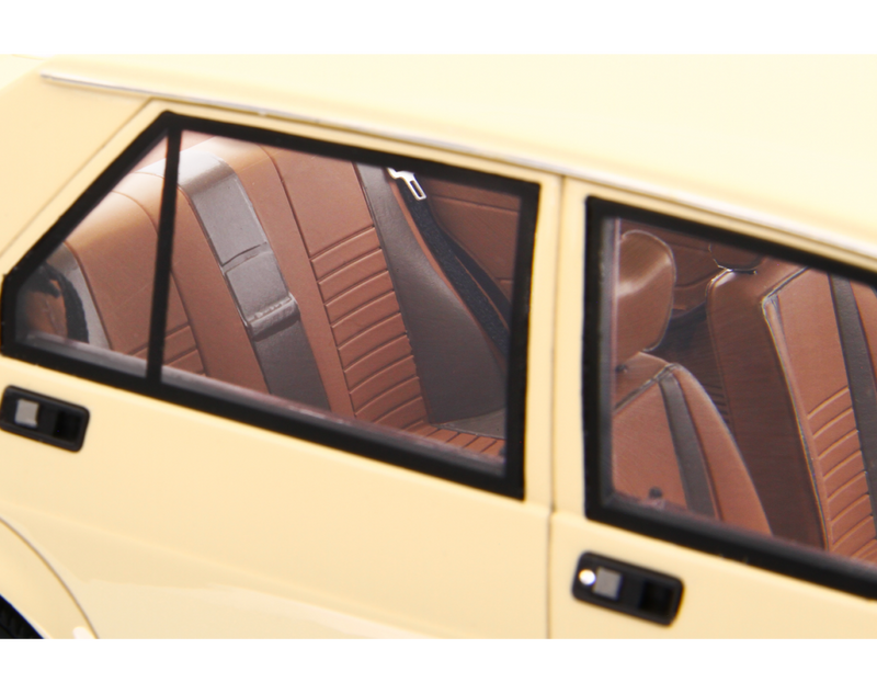 Alfa Romeo Giulietta 1.6 - 1.8 1980 Avorio 1:18 - 92755