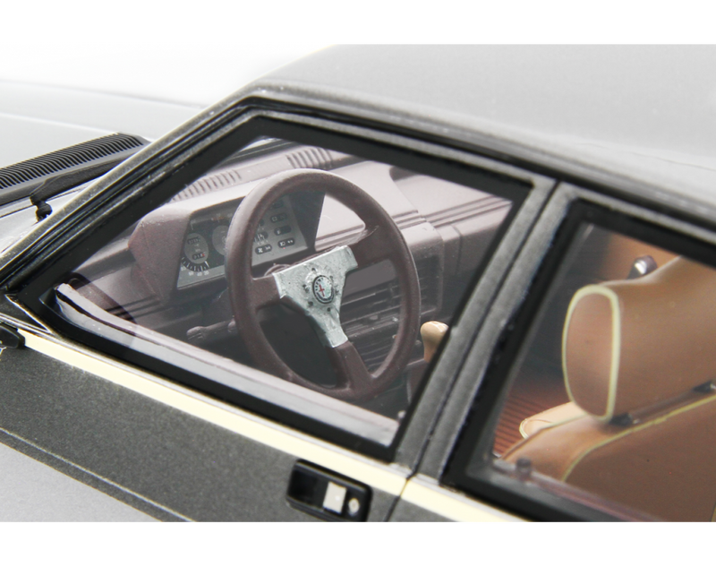 Alfa Romeo Giulietta 2.0 Super 1981 Grigio Nube 1:18 - 92765