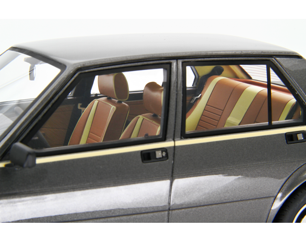Alfa Romeo Giulietta 2.0 Super 1981 Grigio Nube 1:18 - 92766