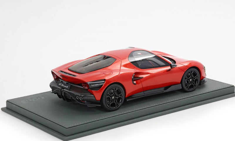Alfa Romeo 33 Stradale 2025 Arancio Metallizzato con Teca 1:18 - 92882