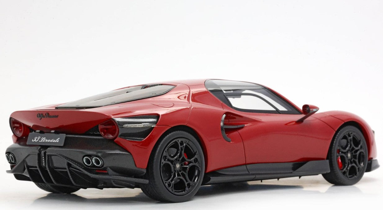 Alfa Romeo 33 Stradale 2025 Rosso Alfa con Teca 1:18 - 92885
