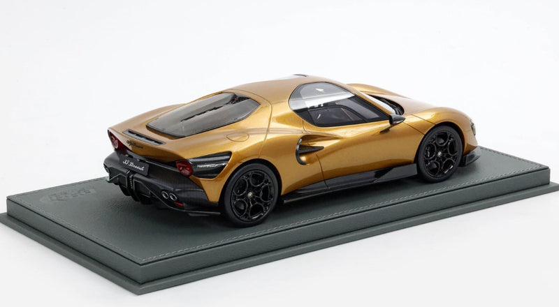 Alfa Romeo 33 Stradale 2025 Ocra interni Nero con Teca 1:18 - 92902