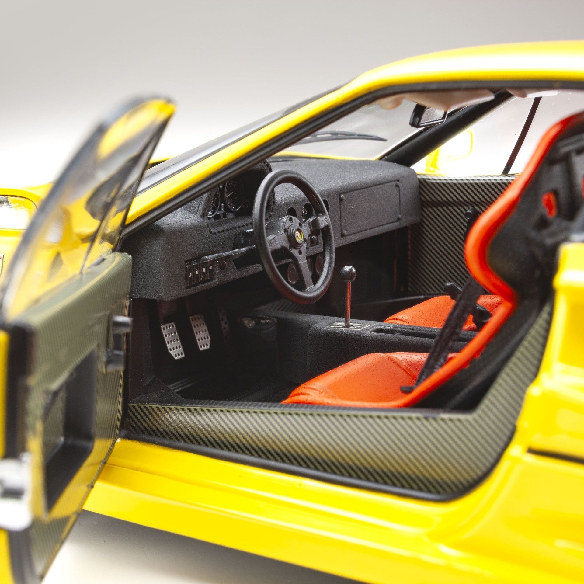 Ferrari F40 1987 Giallo Modena 1:18 - 93139