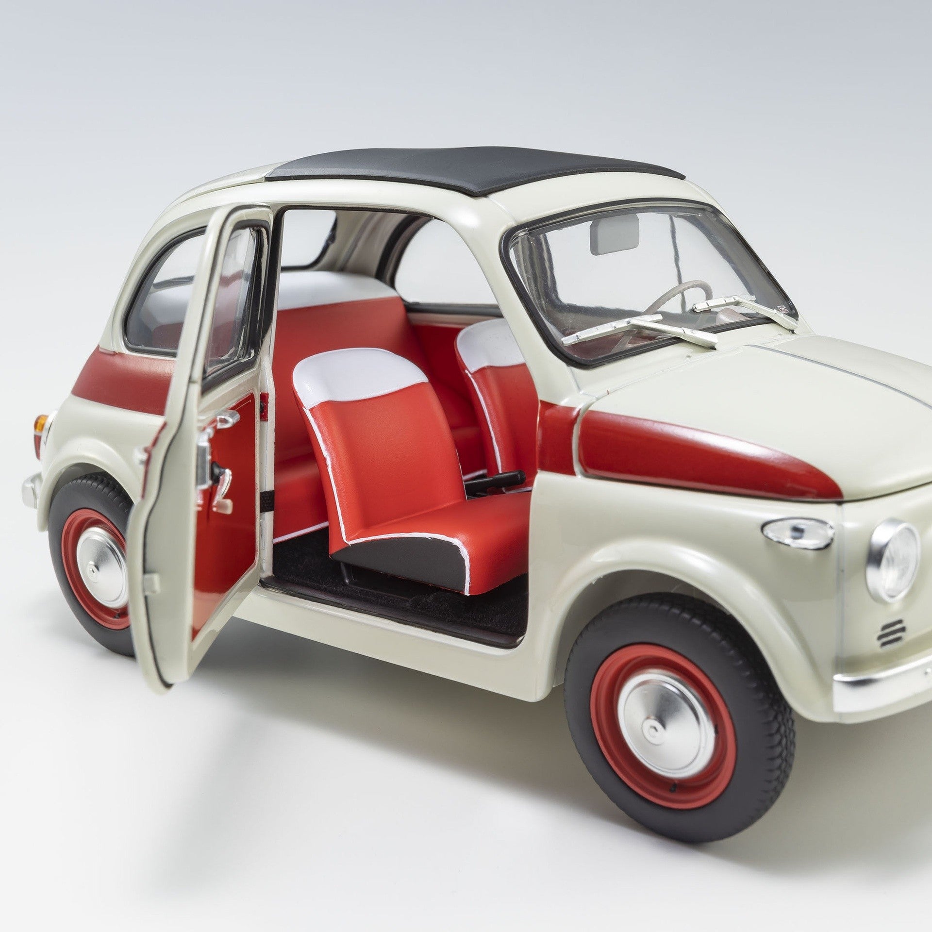 Fiat Nuova 500 Sport Grigio Chiaro con Linea Rossa sulla Fiancata 1:18 - 93170