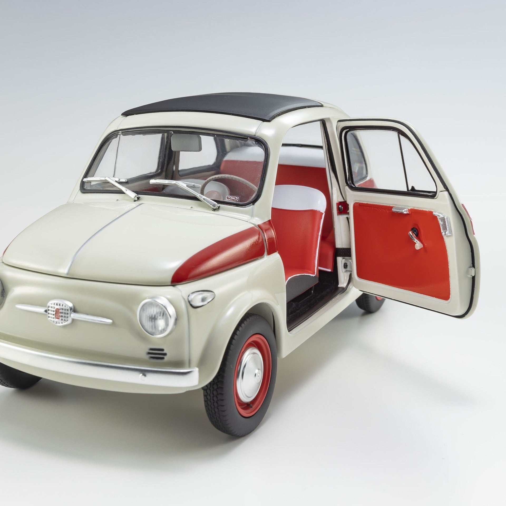 Fiat Nuova 500 Sport Grigio Chiaro con Linea Rossa sulla Fiancata 1:18 - 93171