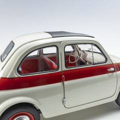 Fiat Nuova 500 Sport Grigio Chiaro con Linea Rossa sulla Fiancata 1:18 - 93172