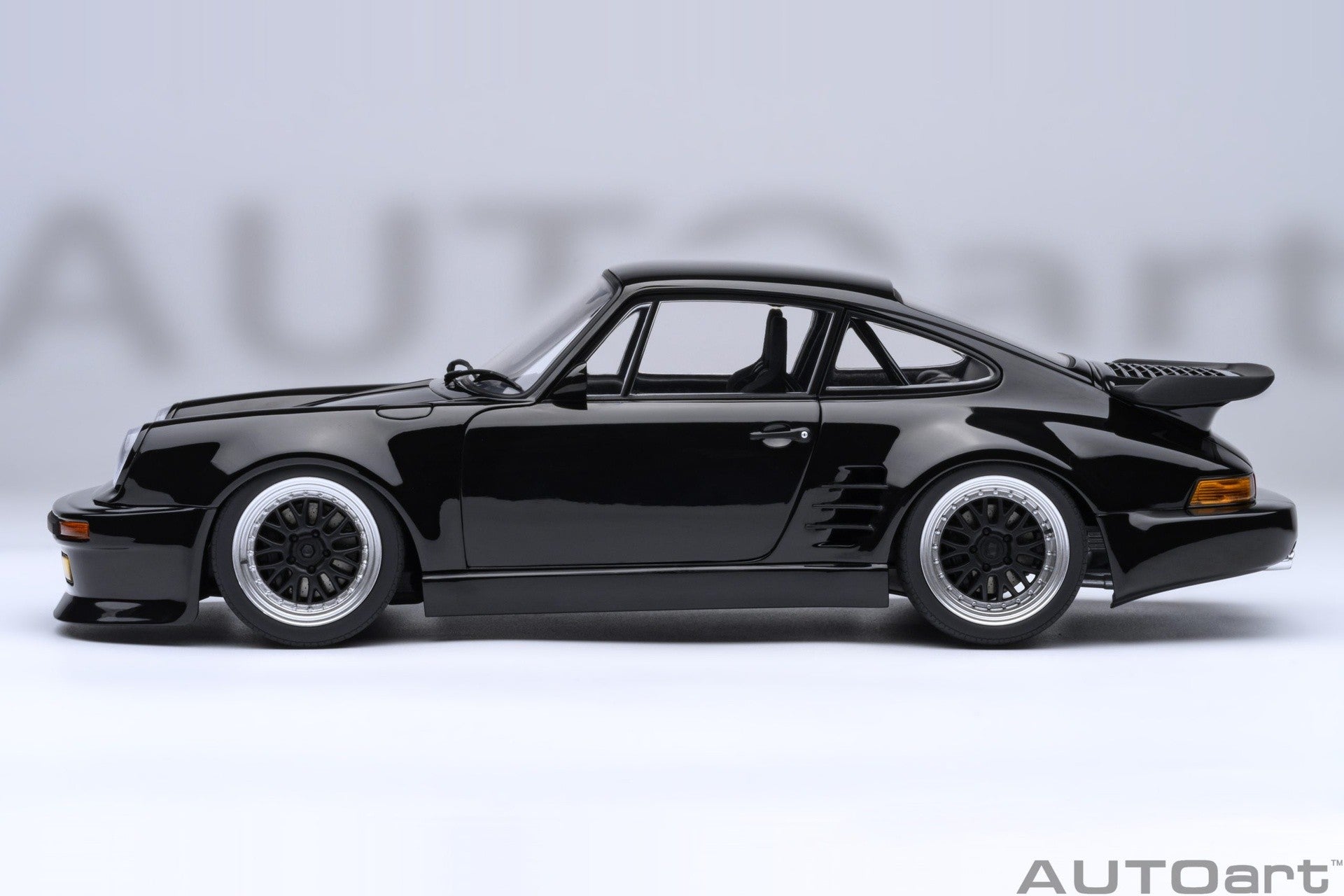 Porsche 911 (930) Turbo Wangan Midnight Blackbird 1:18 - 93751