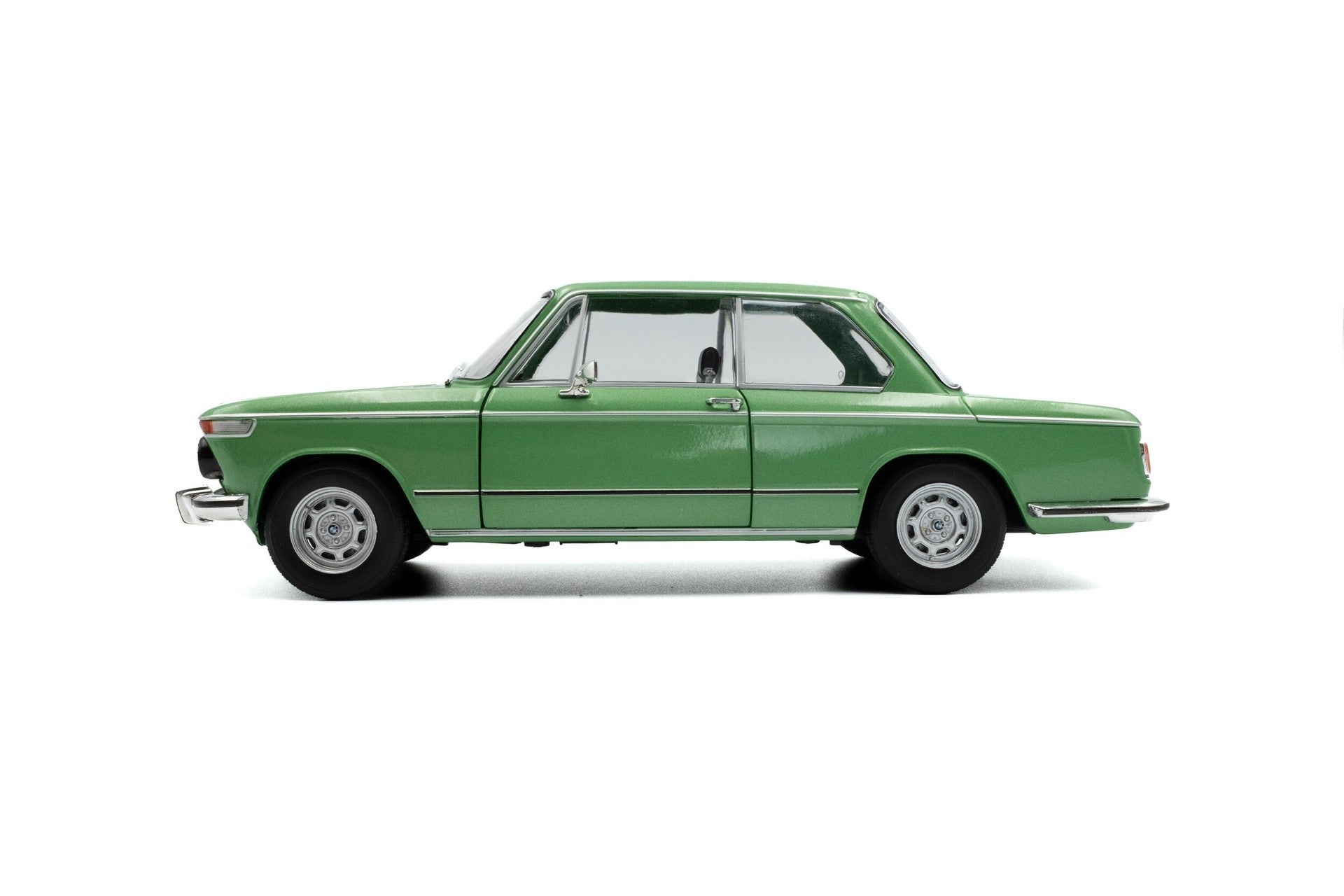 BMW 1602 1971 Green Taiga 1:18 - 93844