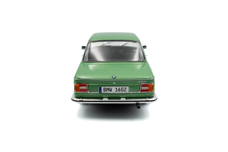 BMW 1602 1971 Green Taiga 1:18 - 93845