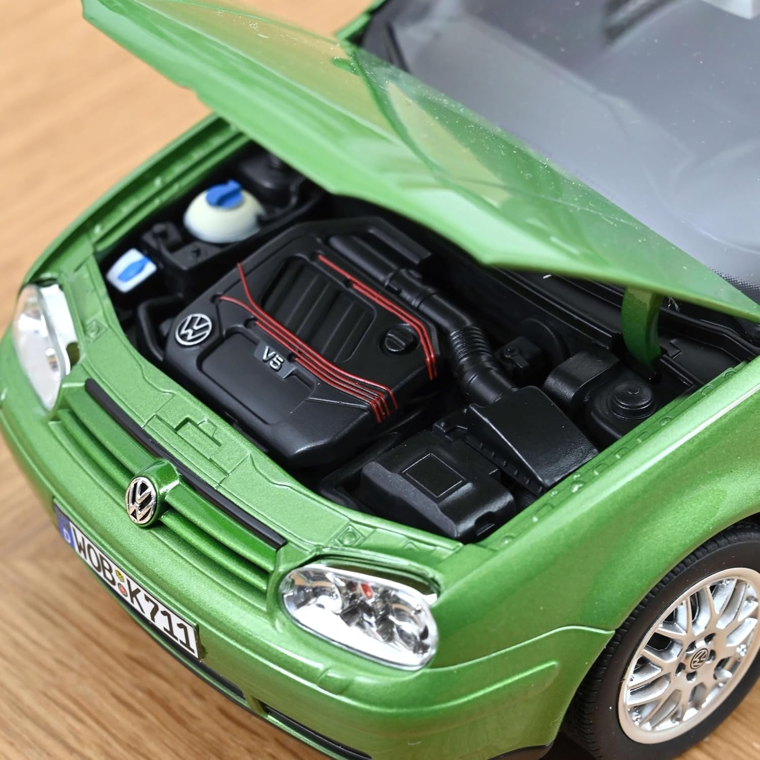 Volkswagen Golf GTI 1998 Cosmic Green metallic 1:18 - 93859