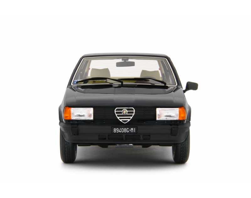 Alfa Romeo Giulietta 1.6 - 1.8 1980 Blu Olandese 1:18 - 94055