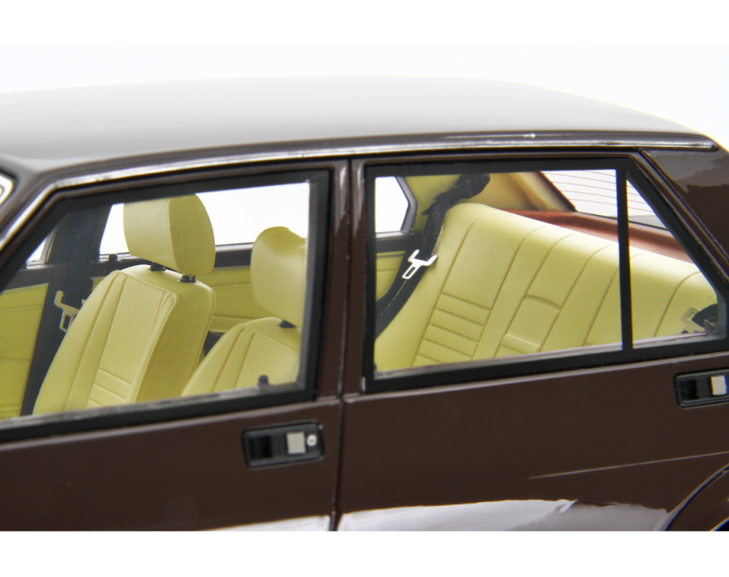 Alfa Romeo Giulietta 1.6 - 1.8 1980 Blu Olandese 1:18 - 94057