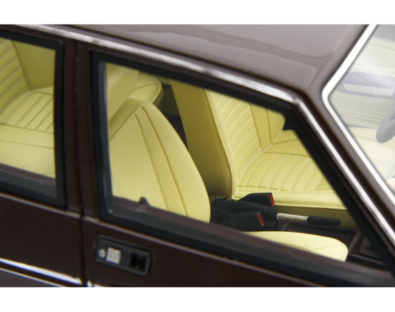 Alfa Romeo Giulietta 1.6 - 1.8 1980 Blu Olandese 1:18 - 94058