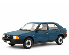 Alfa Romeo 33 1.3S Edizione 1985 Verde 1:18 - 94075