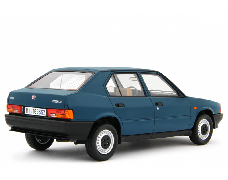 Alfa Romeo 33 1.3S Edizione 1985 Verde 1:18 - 94076