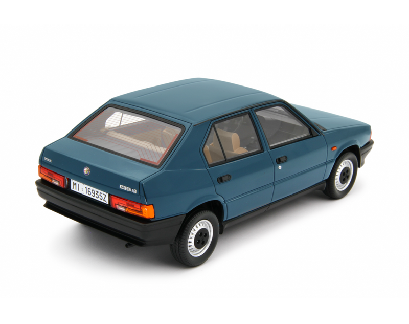Alfa Romeo 33 1.3S Edizione 1985 Verde 1:18 - 94079