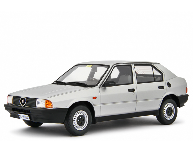 Alfa Romeo 33 1.3S Edizione 1985 Grigio Metallizzato 1:18 - 94083