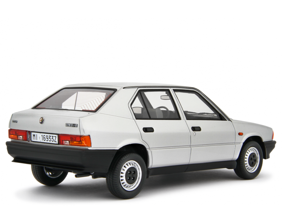 Alfa Romeo 33 1.3S Edizione 1985 Grigio Metallizzato 1:18 - 94084