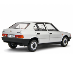 Alfa Romeo 33 1.3S Edizione 1985 Grigio Metallizzato 1:18 - 94084
