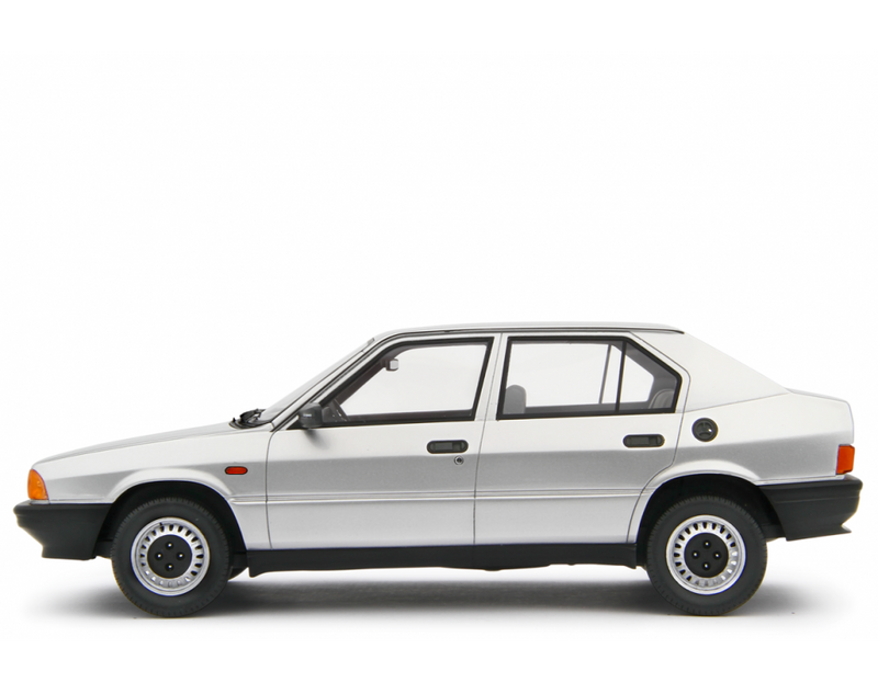 Alfa Romeo 33 1.3S Edizione 1985 Grigio Metallizzato 1:18 - 94085