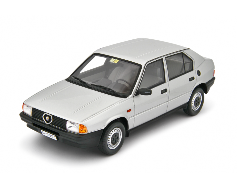Alfa Romeo 33 1.3S Edizione 1985 Grigio Metallizzato 1:18 - 94086
