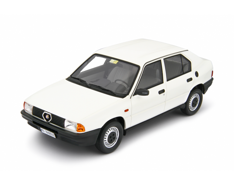 Alfa Romeo 33 1.3S Edizione 1985 Bianco 1:18 - 94094